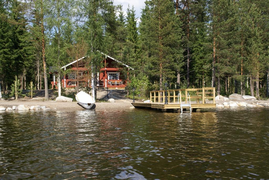 Kartanohotelli Satulinna Huvilat Hirvensalmi Exterior photo
