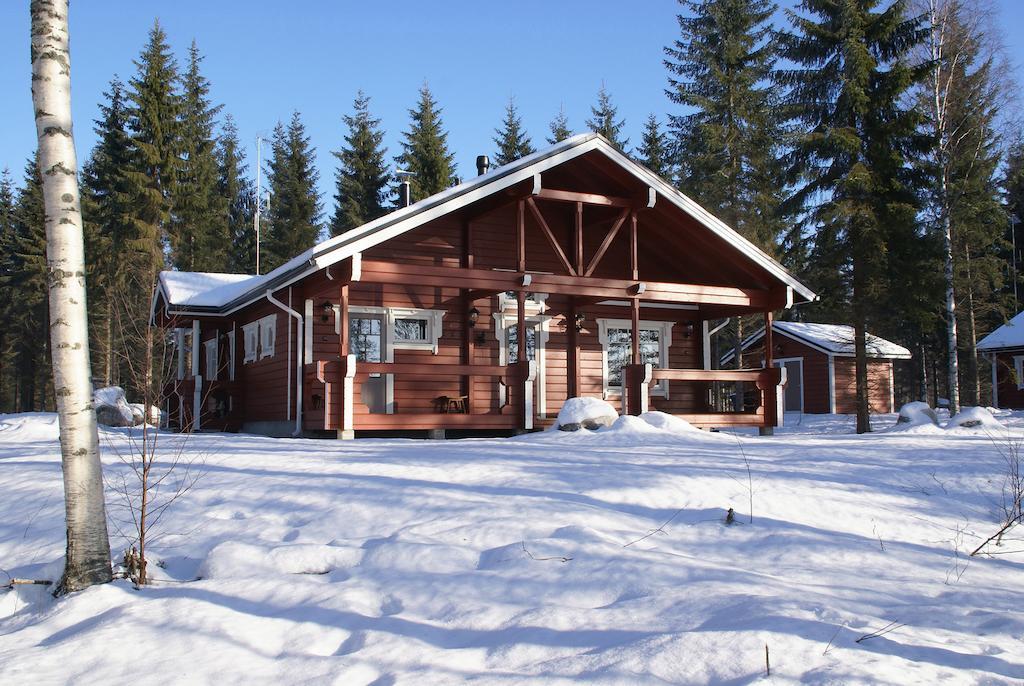 Kartanohotelli Satulinna Huvilat Hirvensalmi Exterior photo
