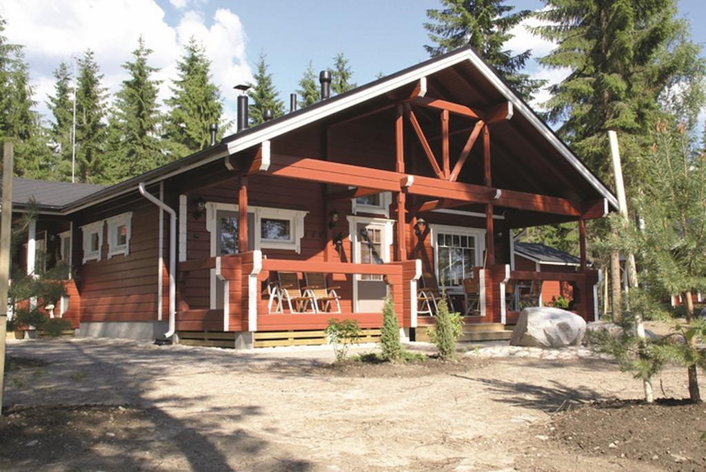 Kartanohotelli Satulinna Huvilat Hirvensalmi Exterior photo